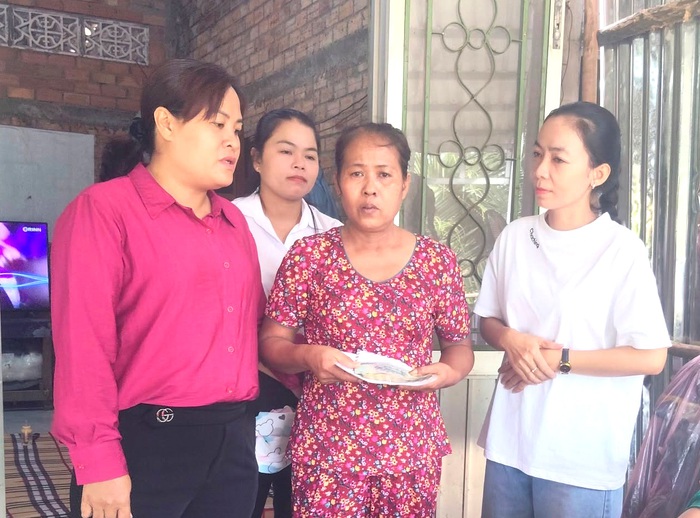 Cô giáo nén nỗi đau riêng, gieo mầm thiện nguyện- Ảnh 1. Cô giáo nén nỗi đau riêng, gieo mầm thiện nguyện- Ảnh 1.