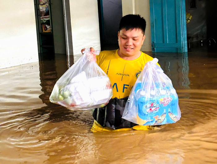 Ngày 20/11 đặc biệt nơi rốn lũ- Ảnh 6.