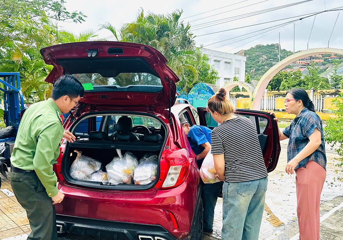 Ngày 20/11 đặc biệt nơi rốn lũ- Ảnh 7.