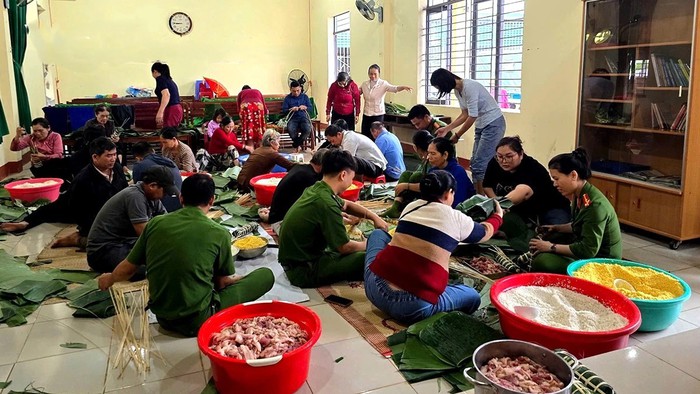 Hội LHPN tỉnh Đắk Lắk chung tay gửi 2.250 suất quà đến người dân bị cô lập do lũ - Ảnh 1.