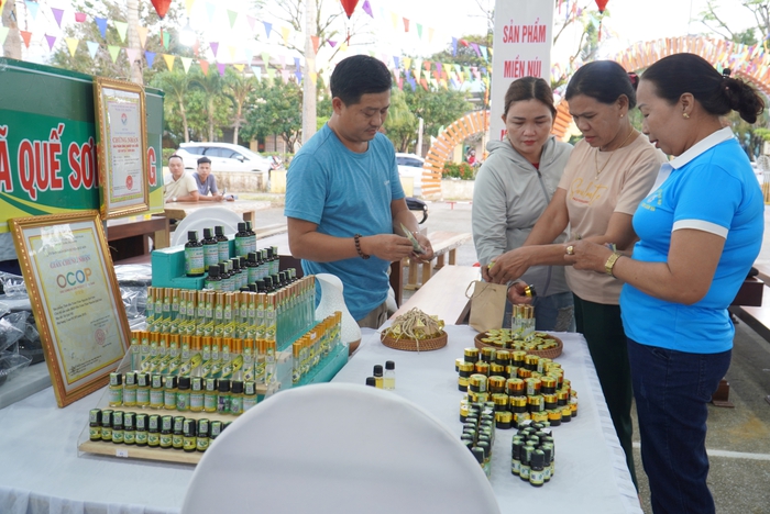 Kết nối giao thương, mở rộng thị trường cho sản phẩm vùng dân tộc thiểu số và miền núi- Ảnh 1.