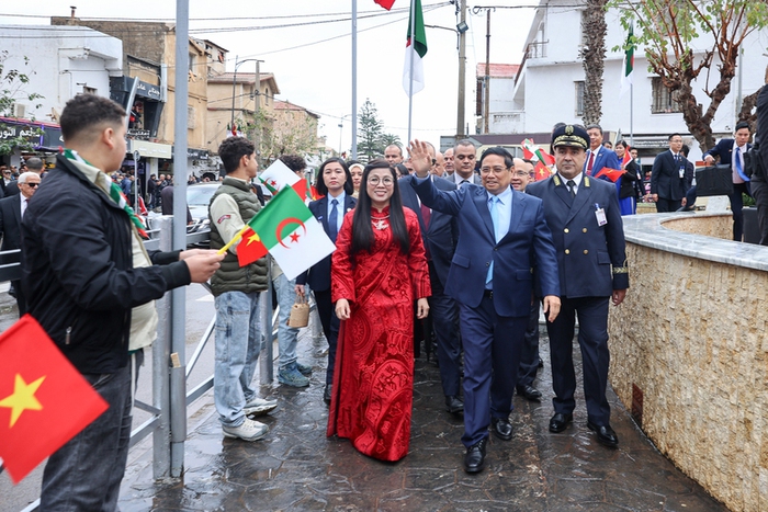 Thủ tướng thăm Đại lộ Hồ Chí Minh và khánh thành bia tưởng niệm Người tại Algeria- Ảnh 1. Thủ tướng thăm Đại lộ Hồ Chí Minh và khánh thành bia tưởng niệm Người tại Algeria- Ảnh 1.