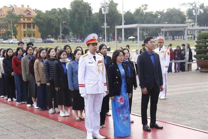 Đại biểu Đoàn Thanh niên TƯ Hội LHPN Việt Nam vào Lăng viếng Chủ tịch Hồ Chí Minh- Ảnh 1. Đại biểu Đoàn Thanh niên TƯ Hội LHPN Việt Nam vào Lăng viếng Chủ tịch Hồ Chí Minh- Ảnh 1.