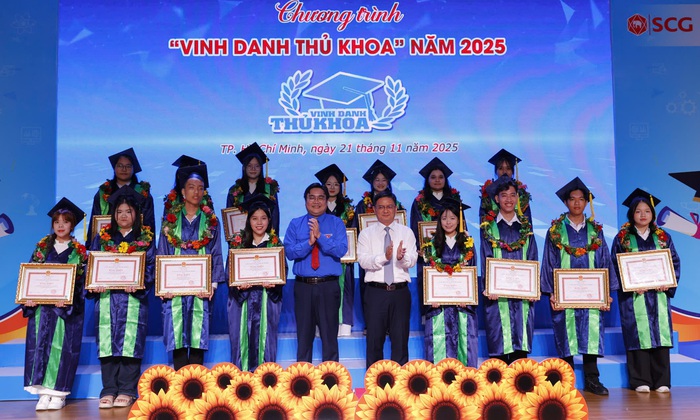 Hơn 50% thủ khoa được TPHCM vinh danh là nữ- Ảnh 4. Hơn 50% thủ khoa được TPHCM vinh danh là nữ- Ảnh 4.