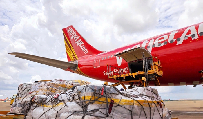 Vietjet hỗ trợ đổi chuyến miễn phí cho hành khách ảnh hưởng bởi mưa lũ tại Miền Trung- Ảnh 1.