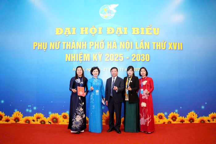 Gần 500 đại biểu tham dự Đại hội Đại biểu Phụ nữ thành phố Hà Nội lần thứ XVII- Ảnh 2.