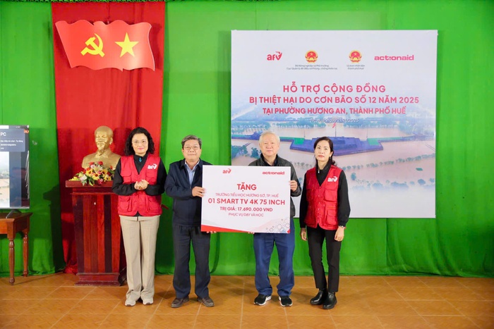 Hỗ trợ 330 hộ dân nghèo bị ảnh hưởng bởi mưa bão, ngập lụt tại Huế- Ảnh 4.