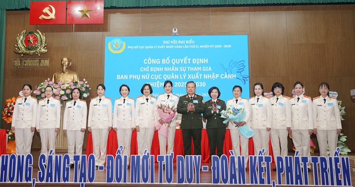 Phụ nữ Cục quản lý xuất nhập cảnh khẳng định vai trò chỉ đạo, quản lý, chỉ huy trên nhiều lĩnh vực công tác- Ảnh 5.