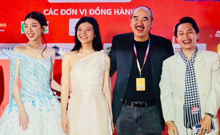 Đoàn làm phim Địa đạo gồm đạo diễn Bùi Thạc Chuyên, diễn viên Diễm Hằng Lamoon, Hoàng Minh Triết, Anh Tú Wilson... Ảnh: Hồ Lam