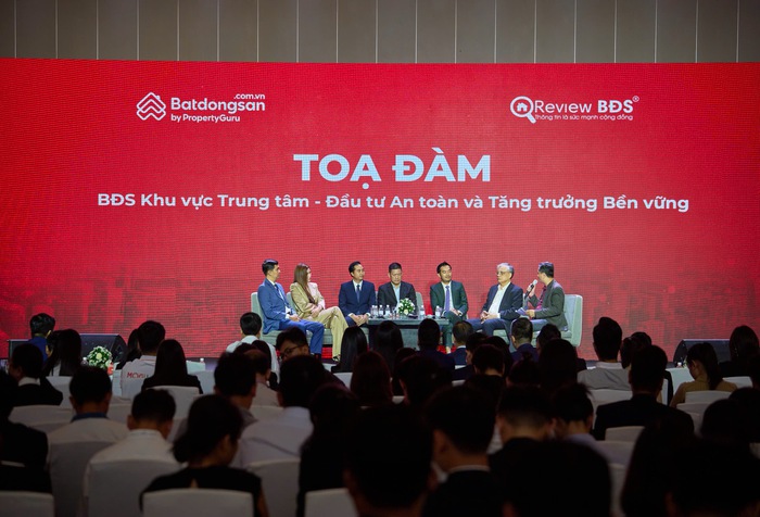 Nữ lãnh đạo VELORA, Trần Thị Trúc Phương truyền thông điệp mạnh mẽ tại tọa đàm: "Giá trị thật sẽ dẫn dắt thị trường BĐS 2025"- Ảnh 3.