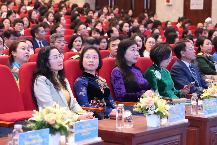 Chủ tịch Hội LHPN Việt Nam dự Đại hội Đại biểu Phụ nữ thành phố Hà Nội lần thứ XVII - Ảnh 2.