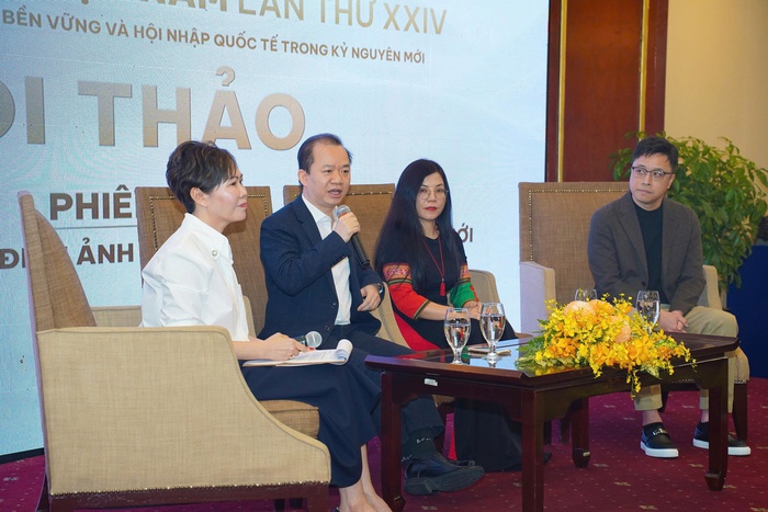 Từ trái qua: Bà Đinh Thanh Hương - Phó Chủ tịch Hội đồng quản trị Galaxy Group và Chủ tịch điều hành Hội đồng quản trị Galaxy Studio; PGS.TS. Bùi Hoài Sơn; TS. Trần Thị Phương Lan tại hội thảo Từ trái qua: Bà Đinh Thanh Hương - Phó Chủ tịch Hội đồng quản trị Galaxy Group và Chủ tịch điều hành Hội đồng quản trị Galaxy Studio; PGS.TS. Bùi Hoài Sơn; TS. Trần Thị Phương Lan tại hội thảo