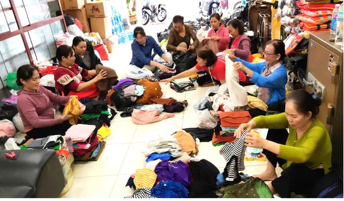 Hội LHPN tỉnh Khánh Hòa tích cực vận động nguồn lực sẻ chia với người dân vùng lũ- Ảnh 2.