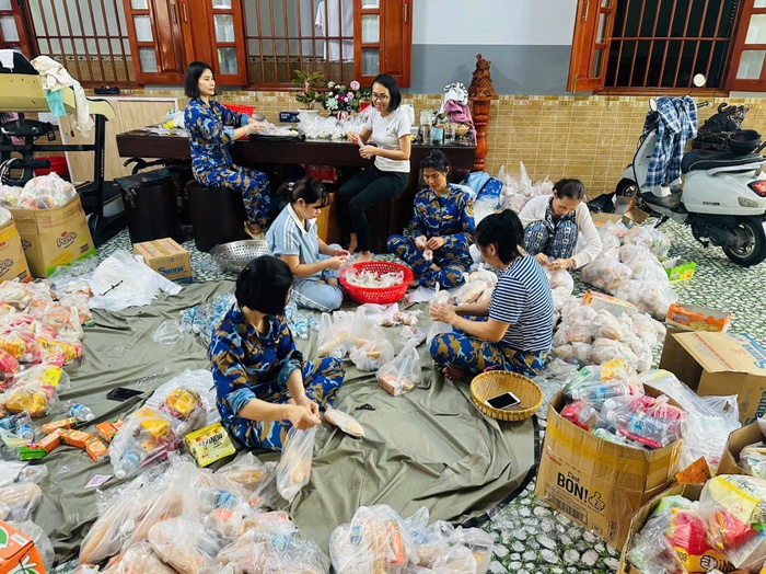 Vùng 4 Hải quân hỗ trợ, di dời hơn 5 nghìn người dân vùng lũ đến nơi an toàn- Ảnh 4.