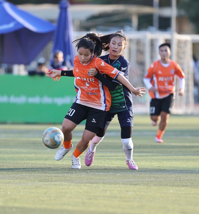 Nữ cầu thủ ngoại quốc tham gia Giải bóng đá nữ 7 người Vô địch Quốc gia - Ảnh 2.