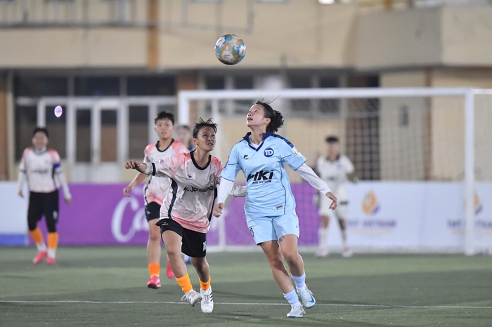 Nữ cầu thủ ngoại quốc tham gia Giải bóng đá nữ 7 người Vô địch Quốc gia - Ảnh 1.