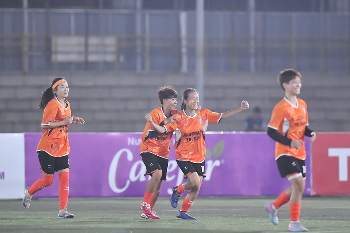 Nữ cầu thủ ngoại quốc tham gia Giải bóng đá nữ 7 người Vô địch Quốc gia - Ảnh 10.