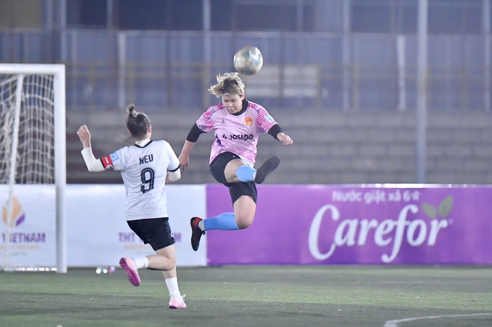 Nữ cầu thủ ngoại quốc tham gia Giải bóng đá nữ 7 người Vô địch Quốc gia - Ảnh 7.