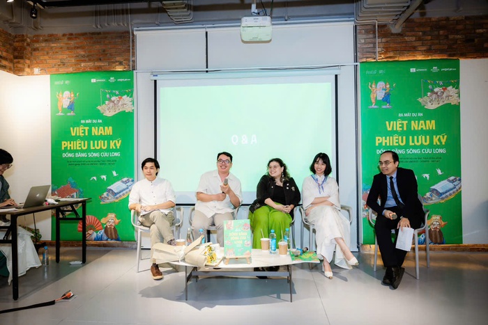 Đội ngũ dự án từ trái qua gồm: trưởng dự án và viết nội dung Trần Duy Nguyễn; hoạ sĩ Đỗ Thái Thanh; điều phối thực địa Cécile Ngọc Sương Perdu; định hướng mỹ thuật, thiết kế Thân Trọng Thanh Quỳnh. Đội ngũ dự án từ trái qua gồm: trưởng dự án và viết nội dung Trần Duy Nguyễn; hoạ sĩ Đỗ Thái Thanh; điều phối thực địa Cécile Ngọc Sương Perdu; định hướng mỹ thuật, thiết kế Thân Trọng Thanh Quỳnh.