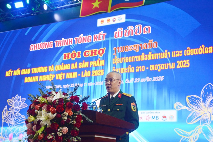 Hội chợ kết nối giao thương Việt Nam - Lào thu hút gần 8 nghìn lượt khách tham quan, mua sắm - Ảnh 1.