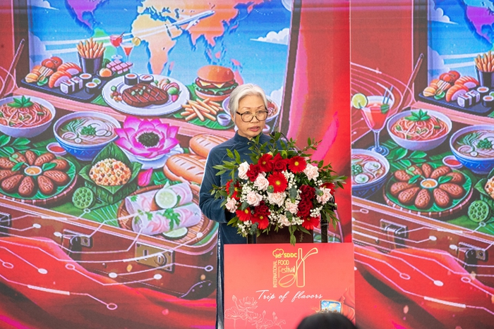 Bà Lê Nguyệt Anh, Phu nhân bộ trưởng Ngoại giao Lê Hoài Trung Bà Lê Nguyệt Anh, Phu nhân bộ trưởng Ngoại giao Lê Hoài Trung