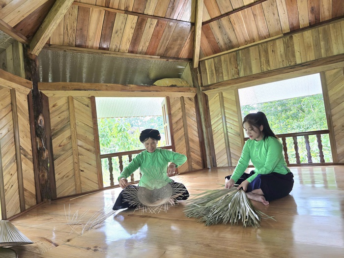 Kết hợp du lịch cộng đồng với xây dựng thương hiệu sản phẩm truyền thống vùng dân tộc thiểu số và miền núi- Ảnh 2. Kết hợp du lịch cộng đồng với xây dựng thương hiệu sản phẩm truyền thống vùng dân tộc thiểu số và miền núi- Ảnh 2.
