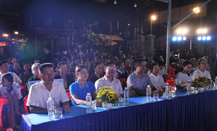 Đêm nhạc "Bình Thạnh nghĩa tình" quyên góp hơn 600 triệu đồng hỗ trợ đồng bào miền Trung- Ảnh 5.