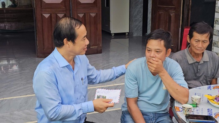 Phó Bí thư Đảng ủy MTTQ, các đoàn thể Trung ương thăm hỏi, động viên người dân vùng lũ Đắk Lắk- Ảnh 1. Phó Bí thư Đảng ủy MTTQ, các đoàn thể Trung ương thăm hỏi, động viên người dân vùng lũ Đắk Lắk- Ảnh 1.