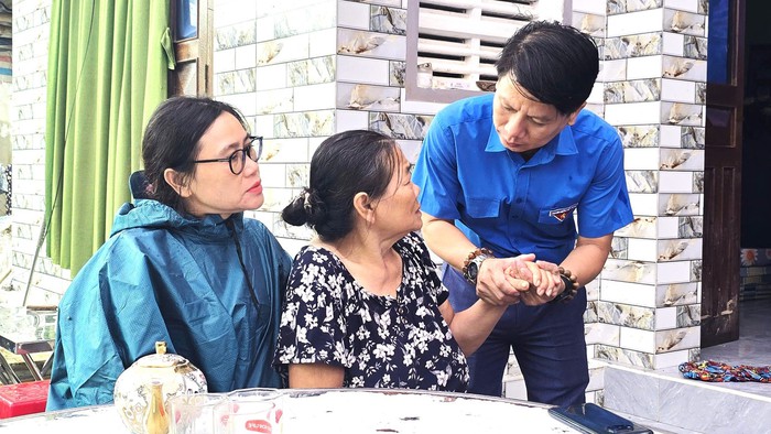 Phó Bí thư Đảng ủy MTTQ, các đoàn thể Trung ương thăm hỏi, động viên người dân vùng lũ Đắk Lắk- Ảnh 3. Phó Bí thư Đảng ủy MTTQ, các đoàn thể Trung ương thăm hỏi, động viên người dân vùng lũ Đắk Lắk- Ảnh 3.