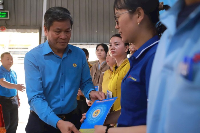 Công đoàn hỗ trợ hơn 1,5 tỉ đồng giúp đoàn viên Gia Lai khắc phục khó khăn do bão số 13 và lũ lịch sử- Ảnh 4.