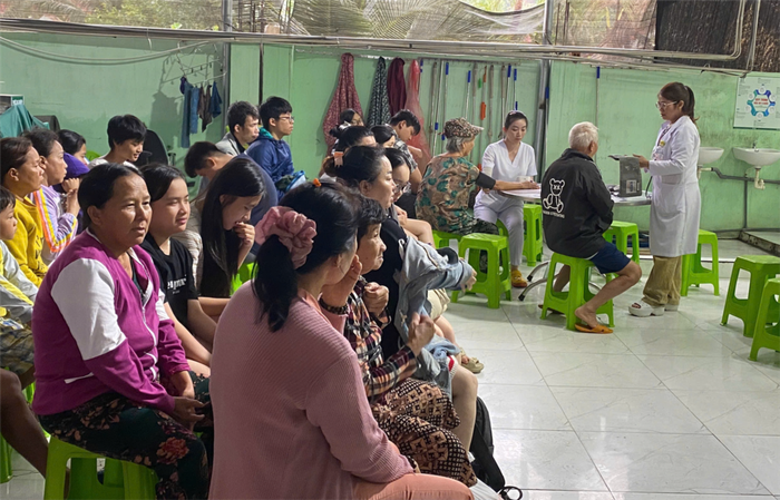 Lực lượng y tế tại TPHCM chung sức hỗ trợ đồng bào bị ảnh hưởng do mưa lũ- Ảnh 2.