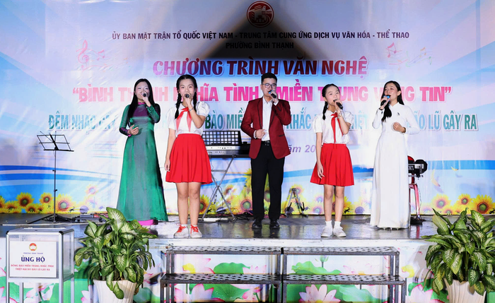 Đêm nhạc "Bình Thạnh nghĩa tình" quyên góp hơn 600 triệu đồng hỗ trợ đồng bào miền Trung- Ảnh 1.