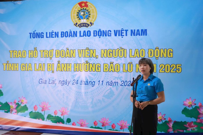 Công đoàn hỗ trợ hơn 1,5 tỉ đồng giúp đoàn viên Gia Lai khắc phục khó khăn do bão số 13 và lũ lịch sử- Ảnh 3.