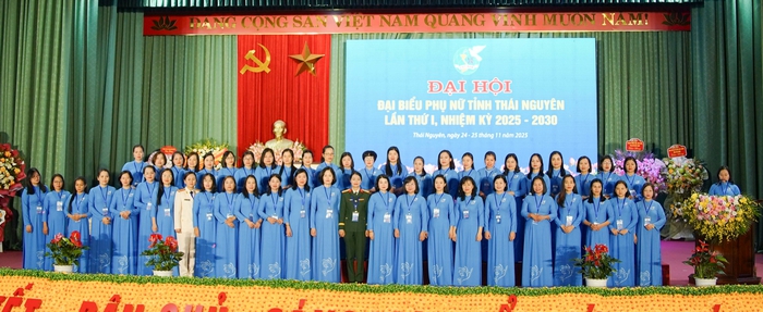 Bà Hà Thị Đào giữ chức Chủ tịch Hội LHPN tỉnh Thái Nguyên nhiệm kỳ 2025-2030- Ảnh 4. Bà Hà Thị Đào giữ chức Chủ tịch Hội LHPN tỉnh Thái Nguyên nhiệm kỳ 2025-2030- Ảnh 4.