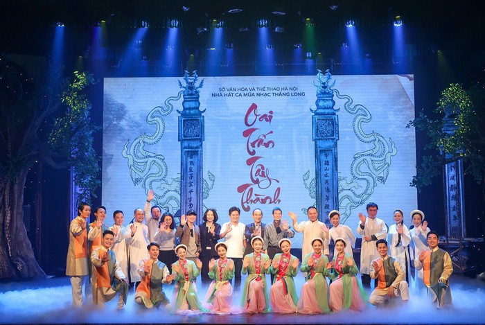 "Oai Trấn Tây Thành" - góc tiếp cận mới từ nghệ thuật Xẩm- Ảnh 3. "Oai Trấn Tây Thành" - góc tiếp cận mới từ nghệ thuật Xẩm- Ảnh 3.