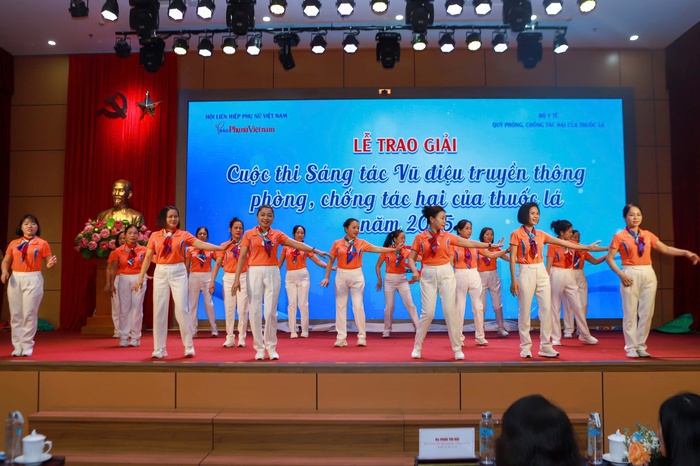 Bảo vệ phụ nữ và trẻ em khỏi tác hại của thuốc lá chính là bảo vệ tương lai của mỗi gia đình và của cả xã hội- Ảnh 2.