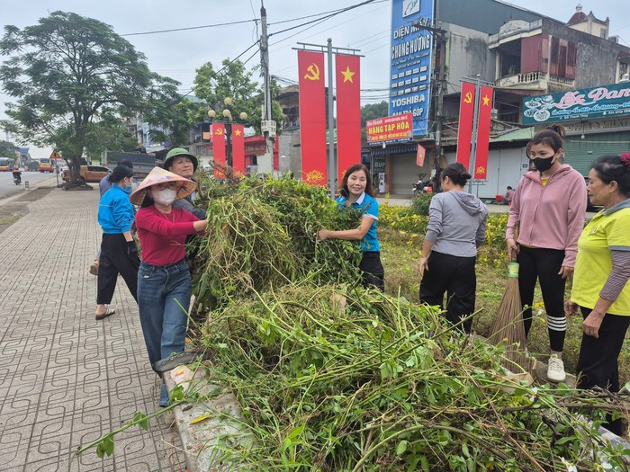 Tuổi trẻ xã Phú Lương chung tay xây dựng nông thôn mới, đô thị văn minh- Ảnh 2. Tuổi trẻ xã Phú Lương chung tay xây dựng nông thôn mới, đô thị văn minh- Ảnh 2.