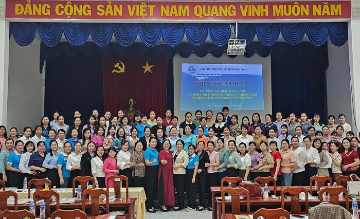 Hội LHPN Vĩnh Long tập huấn về bình đẳng giới cho cán bộ cơ sở- Ảnh 1. Hội LHPN Vĩnh Long tập huấn về bình đẳng giới cho cán bộ cơ sở- Ảnh 1.