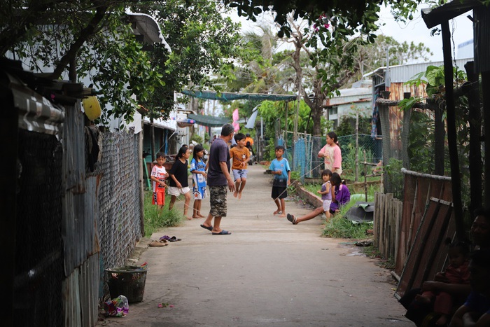 Nghề đan lưới giúp phụ nữ vùng biển vươn lên thoát nghèo- Ảnh 3. Nghề đan lưới giúp phụ nữ vùng biển vươn lên thoát nghèo- Ảnh 3.