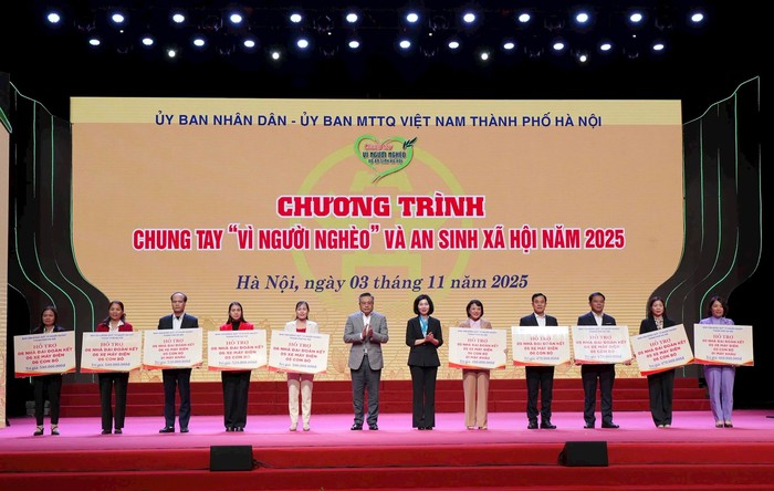 Hà Nội tiếp nhận hơn 93 tỷ đồng ủng hộ người nghèo- Ảnh 2.