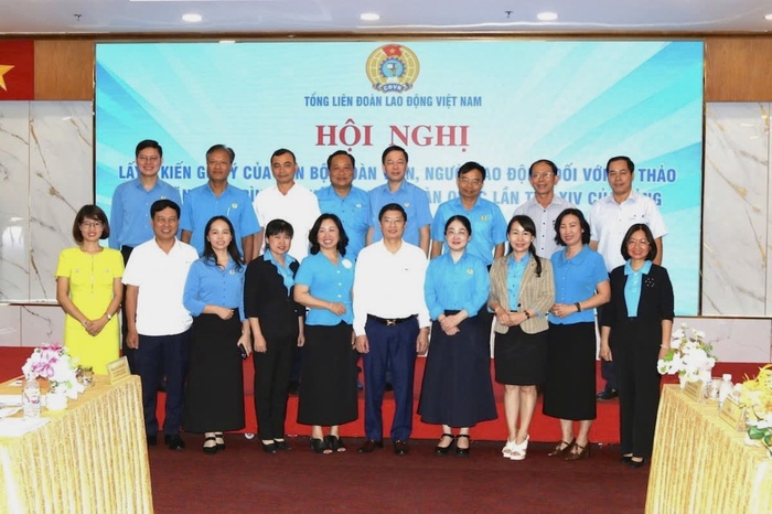 Cán bộ, đoàn viên công đoàn góp ý Văn kiện Đại hội XIV của Đảng- Ảnh 3.