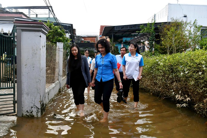 Hội LHPN Việt Nam hỗ trợ phụ nữ, trẻ em mồ côi bị ảnh hưởng mưa lũ tại Đà Nẵng- Ảnh 3.