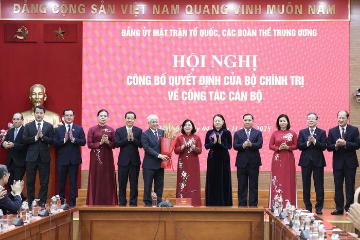 Bà Bùi Thị Minh Hoài giữ chức Bí thư Đảng ủy Mặt trận Tổ quốc, các đoàn thể Trung ương- Ảnh 8.