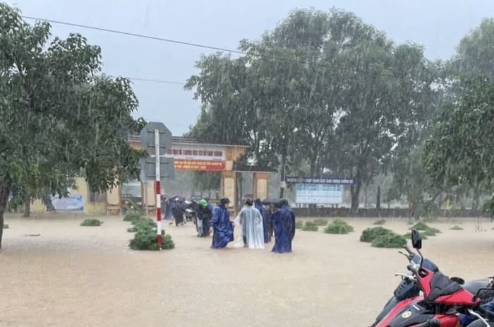 Hơn 47.000 học sinh ở Quảng Trị, Hà Tĩnh nghỉ học do lũ- Ảnh 1.