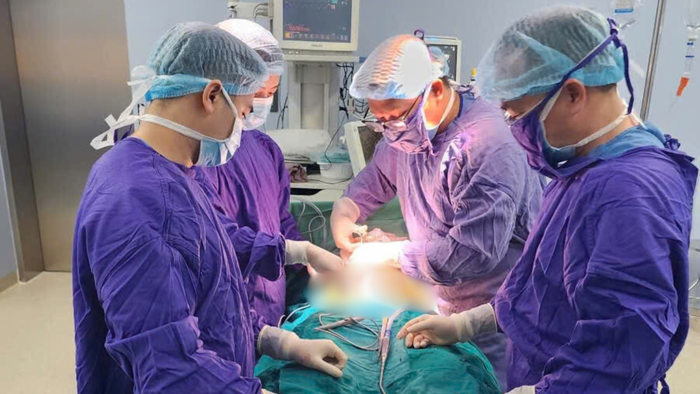 Nam thanh niên phải cắt bỏ tinh hoàn do chấn thương khi chơi bóng đá- Ảnh 1. Nam thanh niên phải cắt bỏ tinh hoàn do chấn thương khi chơi bóng đá- Ảnh 1.