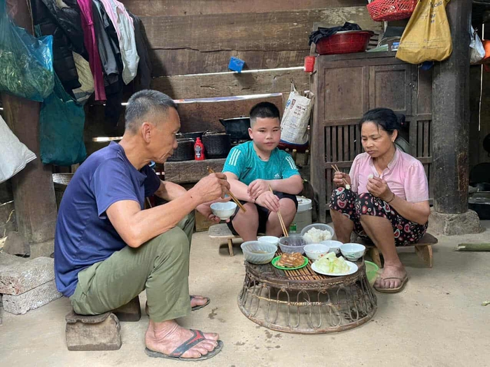 Xót xa hoàn cảnh 2 vợ chồng cùng mắc bệnh hiểm nghèo vẫn gắng mưu sinh để níu sự sống- Ảnh 4. Xót xa hoàn cảnh 2 vợ chồng cùng mắc bệnh hiểm nghèo vẫn gắng mưu sinh để níu sự sống- Ảnh 4.