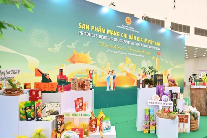 "Nhạc trưởng" đưa sản phẩm khu vực miền núi, vùng sâu, vùng xa và hải đảo tỏa sáng- Ảnh 1. "Nhạc trưởng" đưa sản phẩm khu vực miền núi, vùng sâu, vùng xa và hải đảo tỏa sáng- Ảnh 1.