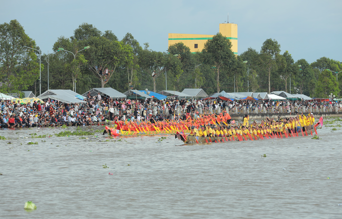 Sự trỗi dậy mạnh mẽ của phái nữ trên đường đua ghe Ngo- Ảnh 5. Sự trỗi dậy mạnh mẽ của phái nữ trên đường đua ghe Ngo- Ảnh 5.
