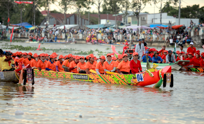 Sự trỗi dậy mạnh mẽ của phái nữ trên đường đua ghe Ngo- Ảnh 3. Sự trỗi dậy mạnh mẽ của phái nữ trên đường đua ghe Ngo- Ảnh 3.