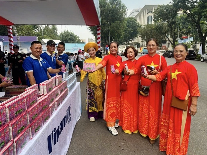 Vinamilk đồng hành cùng Ngày hội Phụ nữ khỏe đẹp và Tiêu dùng xanh- Ảnh 3. Vinamilk đồng hành cùng Ngày hội Phụ nữ khỏe đẹp và Tiêu dùng xanh- Ảnh 3.
